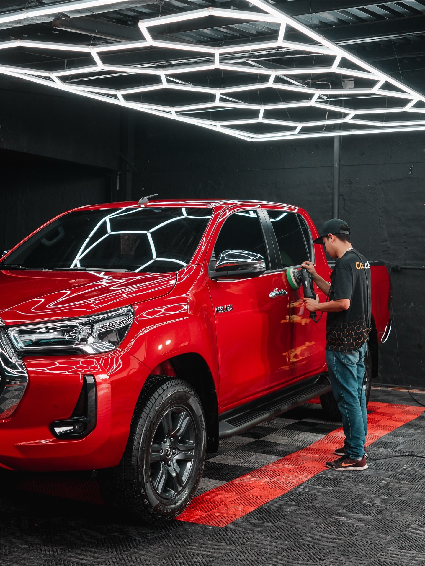 Auto rojo con acabado ceramic coating wet look