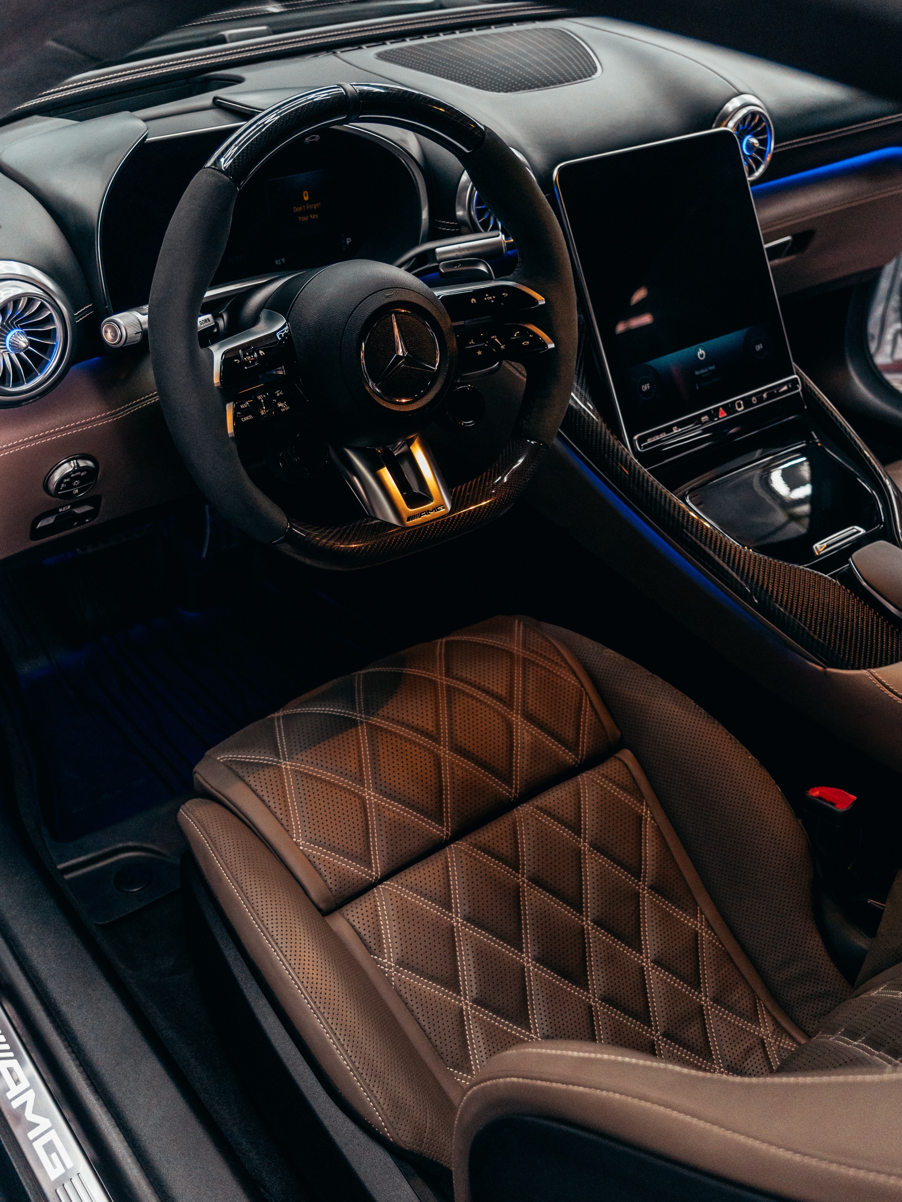 Vista trasera del Mercedes-AMG GT 55 en CarLab